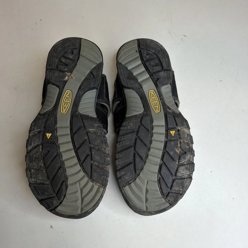 Keen Rialto Size 9 Black Waterproof Hiking Sport Sandals Water Shoe KTH